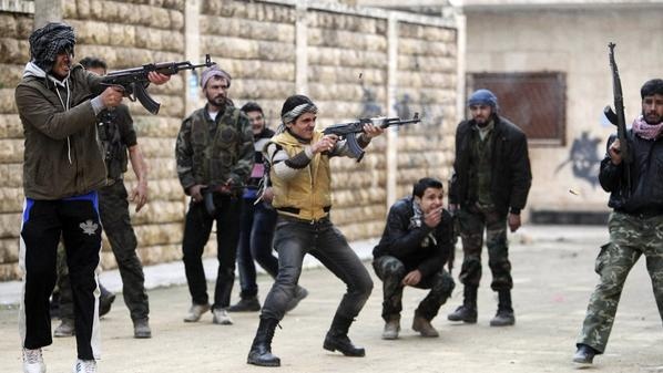 المرصد السوري : المقاتلون يسيطرون على معسكر لقوات الحكومة في إدلب