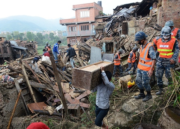 ارتفاع حصيلة ضحايا الزلزال في النيبال إلى أكثر من 5 آلاف قتيلا
