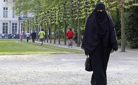 الكونغو تحظر ارتداء النقاب في الأماكن العامة