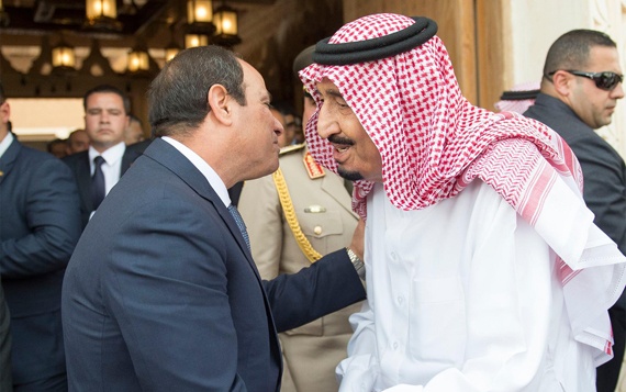 الملك يبحث مع الرئيس المصري تطورات الأوضاع الإقليمية