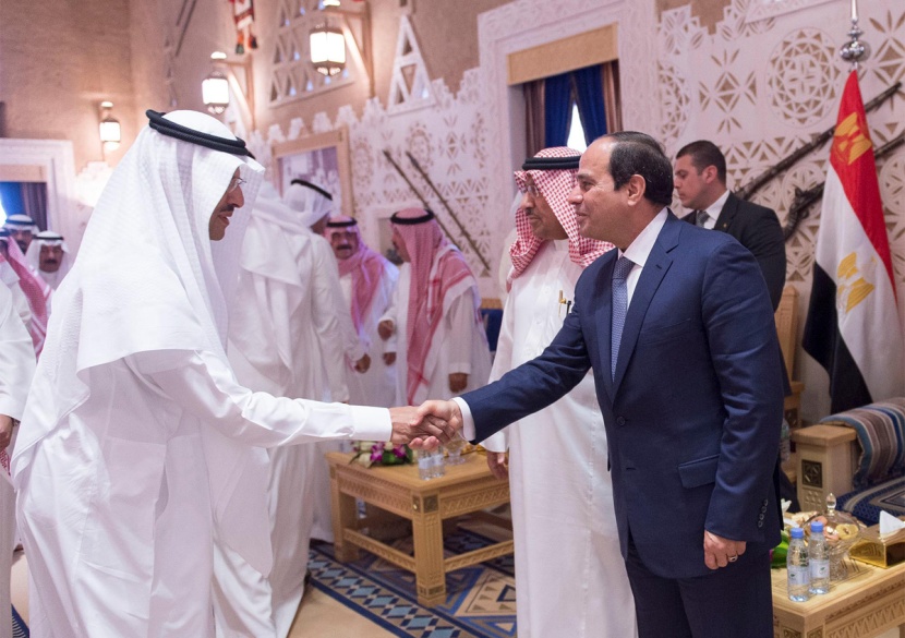 الملك يبحث مع الرئيس المصري تطورات الأوضاع الإقليمية