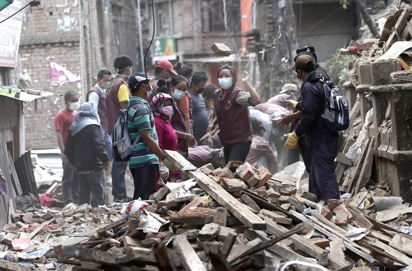 زلزال نيبال العنيف قتل أكثر من 7000 شخص