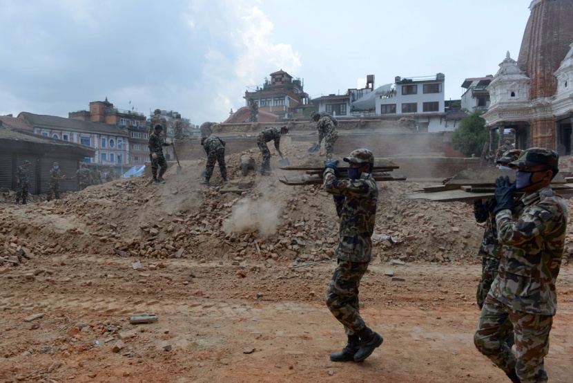 زلزال نيبال العنيف قتل أكثر من 7000 شخص