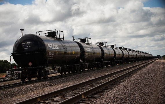 منتقدون : تحديد سرعة قطارات النفط لن يمنع الحوادث والانفجارات