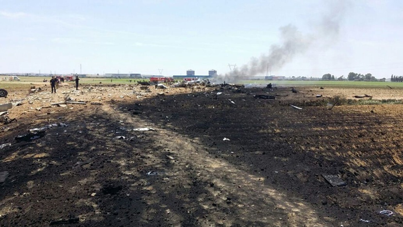 نجاة اثنين من طاقم الطائرة الأسبانية المحطمة