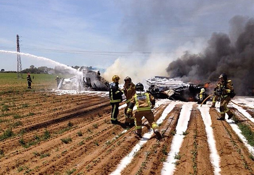 نجاة اثنين من طاقم الطائرة الأسبانية المحطمة