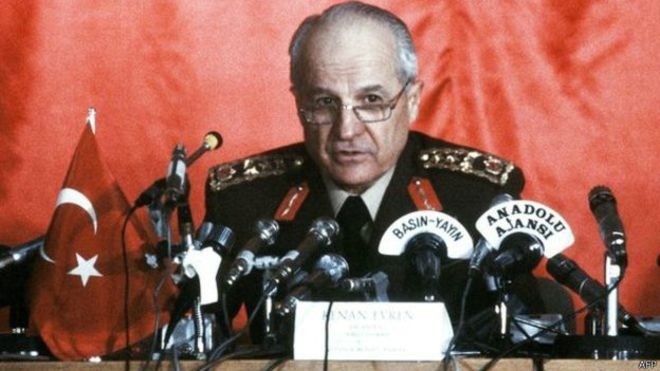 وفاة رئيس تركيا الأسبق كنعان افرين عن 97 عاما