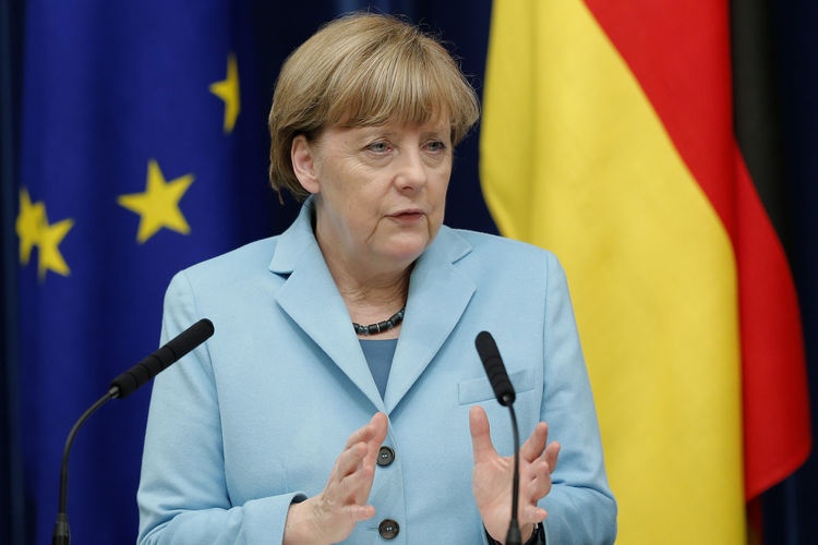 ميركل تدعو إلى نظام عالمي للاتجار في الانبعاثات