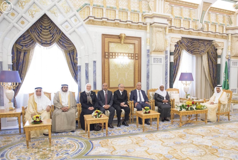 الملك : السعودية تدعم وتؤيد من يسعى في لمِّ شمل المسلمين والعرب