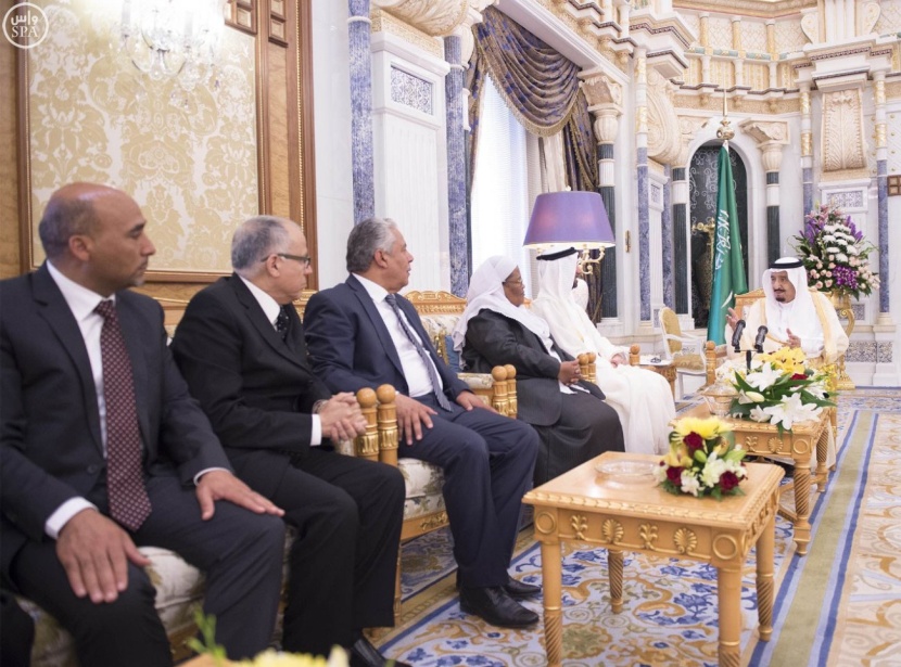 الملك : السعودية تدعم وتؤيد من يسعى في لمِّ شمل المسلمين والعرب