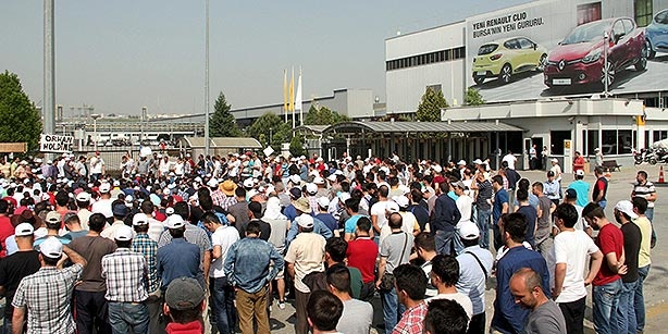 وزير الصناعة التركي يدعو إلى استئناف إنتاج السيارات