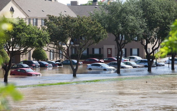 أوباما يعلن تكساس منطقة كوارث بعد عواصف قتلت 21 شخصا