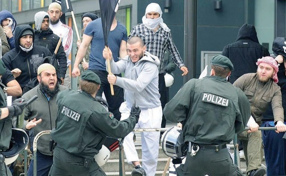 «داعش» يستعين بمجرمين سابقين لتهريب مقاتليه الأجانب