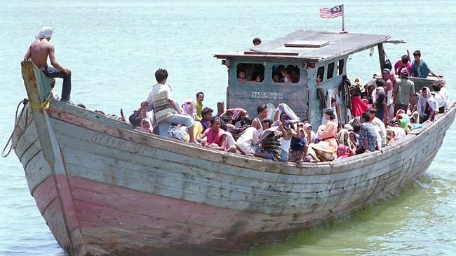 أستراليا تبعد زورقا يقل مهاجرين إندونيسيين
