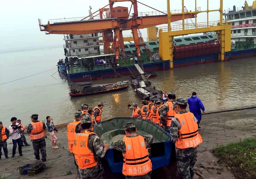 غرق سفينة في الصين على متنها 450 شخصا