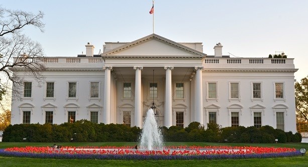 البيت الأبيض : لم نعرف بعد من المسؤول عن انتهاك بيانات أمريكية إلكترونية