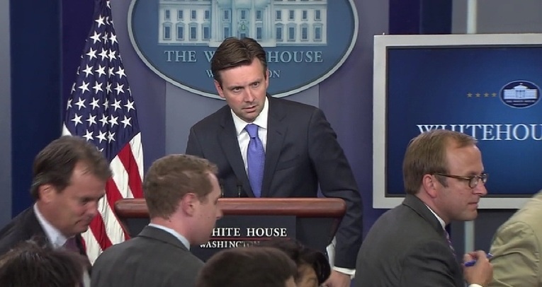 إخلاء قاعة الصحافة في البيت الأبيض خلال المؤتمر الصحافي اليومي