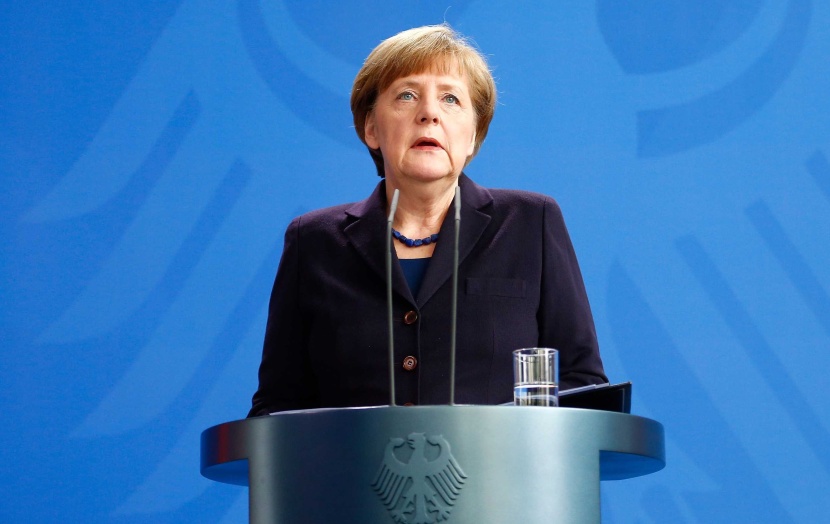 ميركل : حل أزمة اليونان لا يزال ممكنا