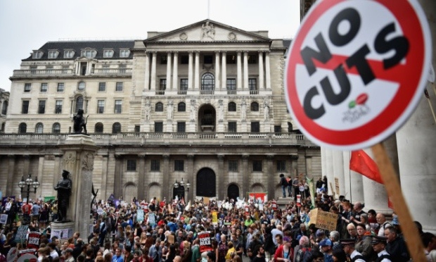 عشرات الآلاف يتظاهرون في لندن ضد سياسة التقشف الحكومية