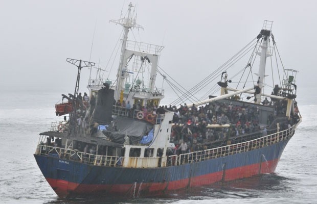 الاتحاد الأوروبي يبدأ عملية ضد مهربي البشر