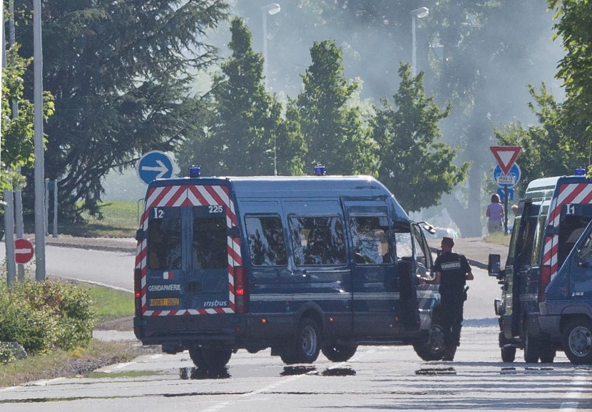 منفذ إعتداء فرنسا يرسل "سيلفي" مع رأس ضحيته