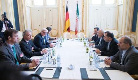 مسؤولون: إيران تحاول التملص من تعهداتها في المحادثات النووية