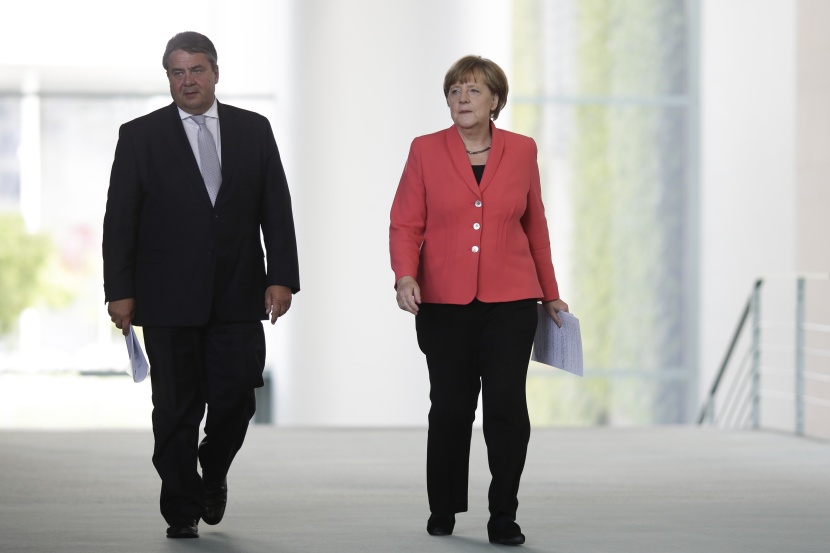 ميركل: مستعدة لمفاوضات جديدة مع اليونان بعد الاستفتاء