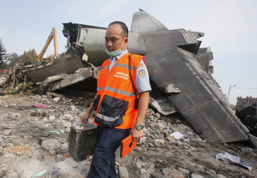 اندونيسيا : أكثر من 140 قتيلا في تحطم الطائرة العسكرية