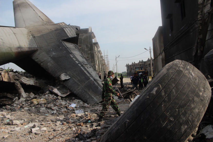 اندونيسيا : أكثر من 140 قتيلا في تحطم الطائرة العسكرية