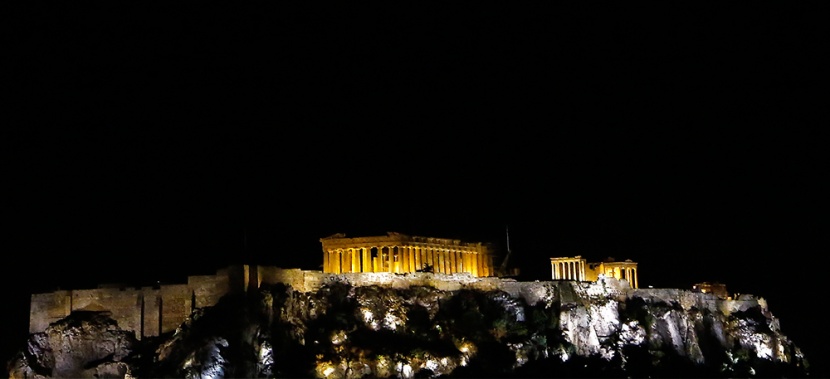 اليونانيون يتحدون أوروبا برفض خطة الإنقاذ