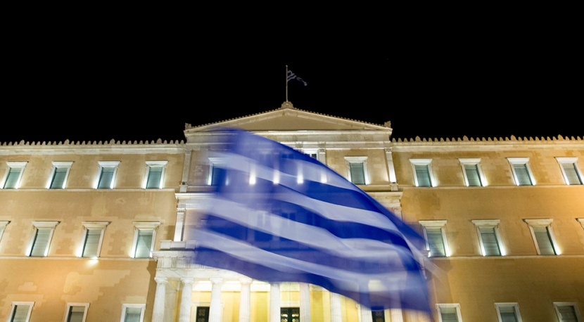 اليونانيون يتحدون أوروبا برفض خطة الإنقاذ