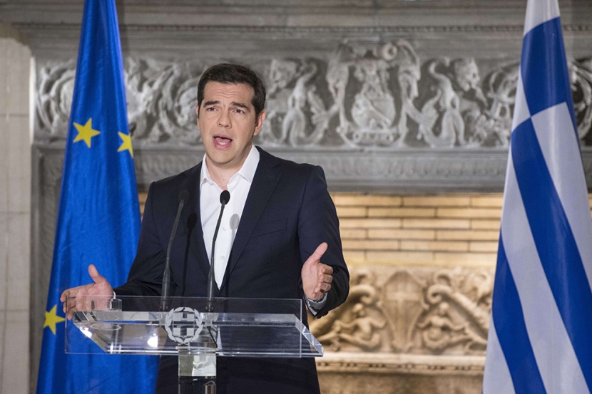 اليونانيون يتحدون أوروبا برفض خطة الإنقاذ