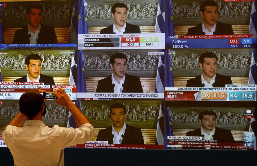 اليونانيون يتحدون أوروبا برفض خطة الإنقاذ