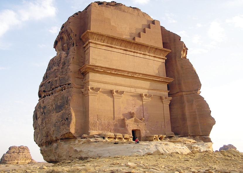 «كنوز الوطن» لم تعد مدفونة .. تنافس عالميا وتربح