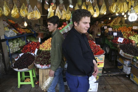 الإيرانيون يشعرون بالقلق من فشل بلادهم في التوصل لاتفاق نووي مع الغرب