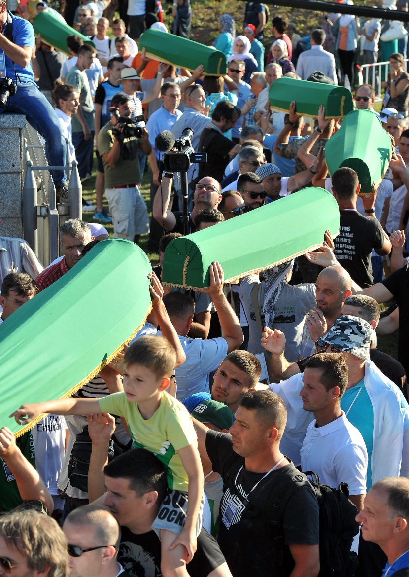 قصة مصورة: البوسنة تستعد لدفن 136 من ضحايا "مجزرة سريبرينيتسا"