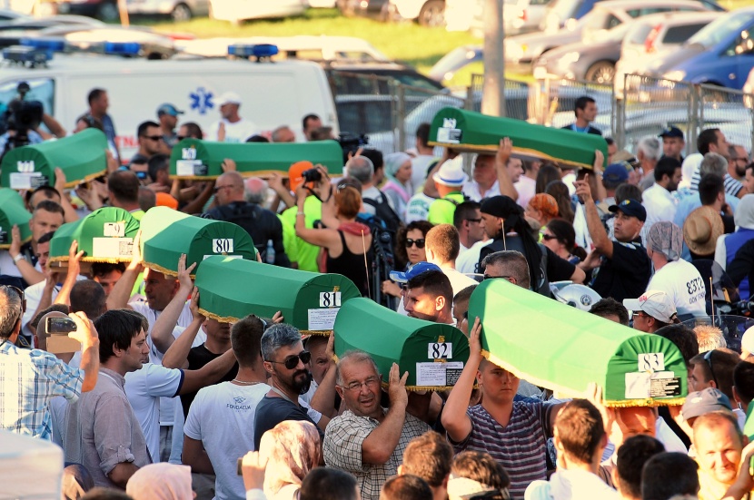 قصة مصورة: البوسنة تستعد لدفن 136 من ضحايا "مجزرة سريبرينيتسا"