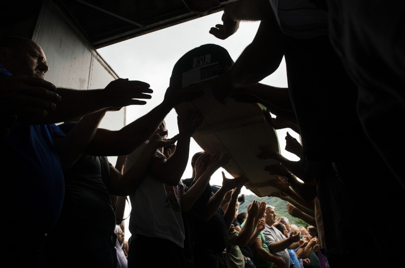 قصة مصورة: البوسنة تستعد لدفن 136 من ضحايا "مجزرة سريبرينيتسا"