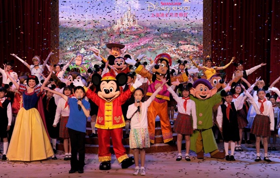 "ديزني شنغهاي" تجذب الجمهور بأشهر شخصيات السينما