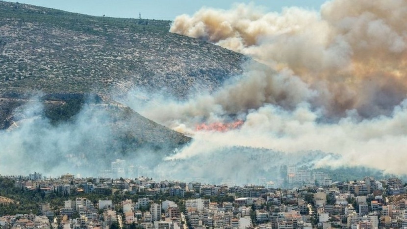 فرق الإطفاء تسيطر جزئيا على حرائق الغابات في اليونان