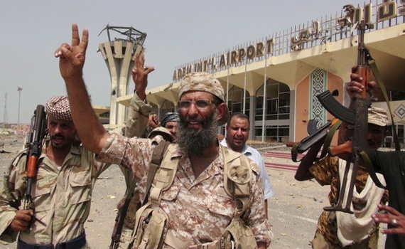 المقاومة الشعبية تتقدم نحو قصر الرئاسة في عدن