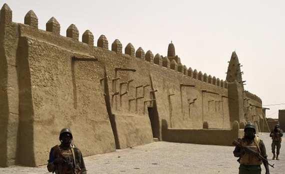 مالي تعيد بناء أضرحة في تمبكتو دمرها متشددون