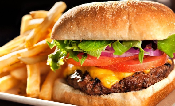 بريطانيا تطالب المطاعم بكشف السعرات الحرارية في الوجبات