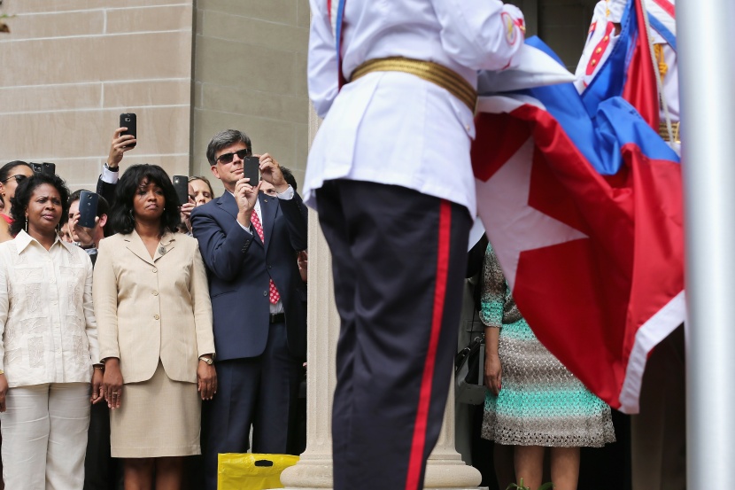 قصة مصورة: بعد نصف قرن .. العلم الكوبي يرفرف في واشنطن