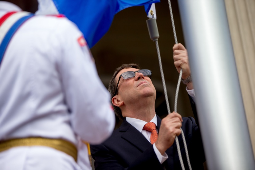 قصة مصورة: بعد نصف قرن .. العلم الكوبي يرفرف في واشنطن