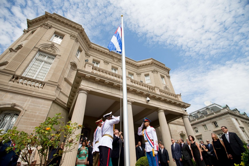 قصة مصورة: بعد نصف قرن .. العلم الكوبي يرفرف في واشنطن