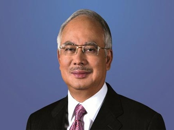 رئيس وزراء ماليزيا يقيل معاونه والمدعي العام على خلفية فضيحة مالية