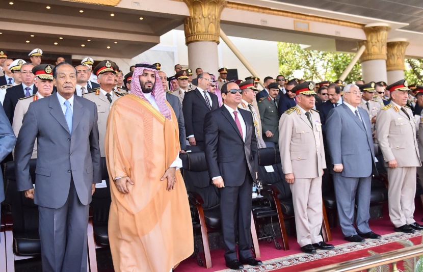 بحضور الرئيس المصري..ولي ولي العهد يشهد حفل تخريج الكليات والمعاهد العسكرية بالكلية الحربية المصرية