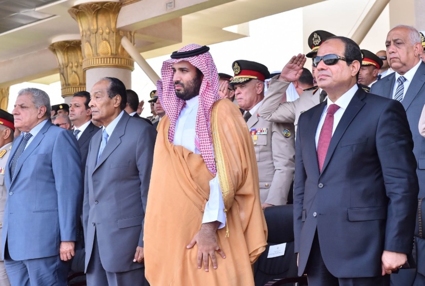 بحضور الرئيس المصري..ولي ولي العهد يشهد حفل تخريج الكليات والمعاهد العسكرية بالكلية الحربية المصرية