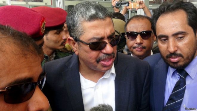 بحاح: زيارتي لعدن جاءت للاطلاع على الخطط العسكرية وإعادة الحياة إلى نسقها الطبيعي